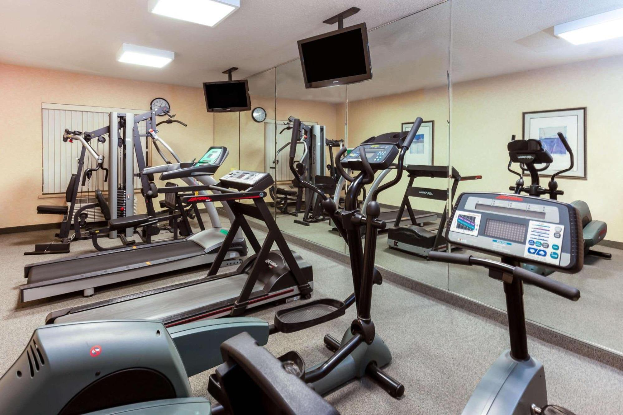 La Quinta By Wyndham Milwaukee Sw New Berlin Hotel Екстериор снимка