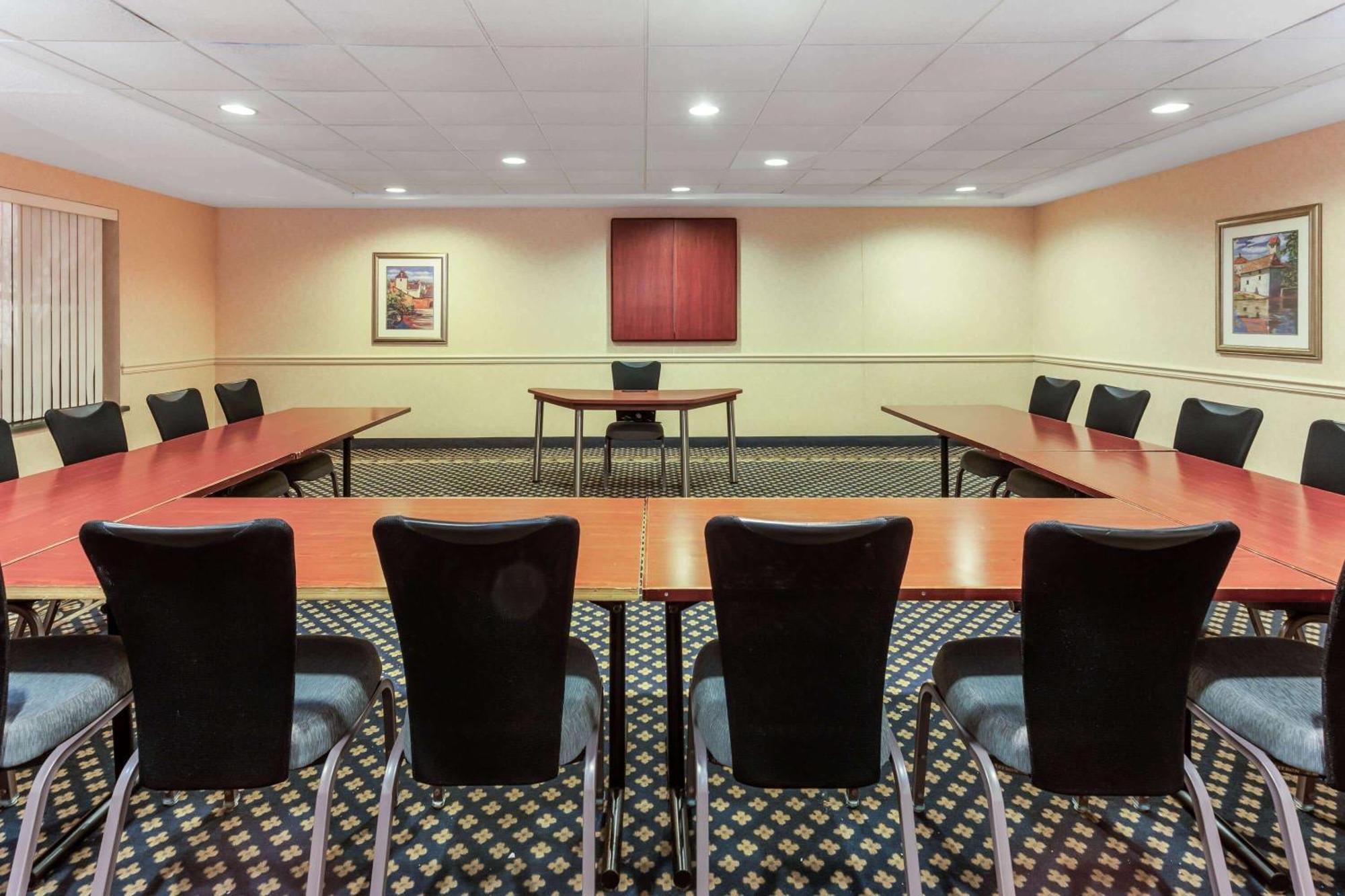 La Quinta By Wyndham Milwaukee Sw New Berlin Hotel Екстериор снимка