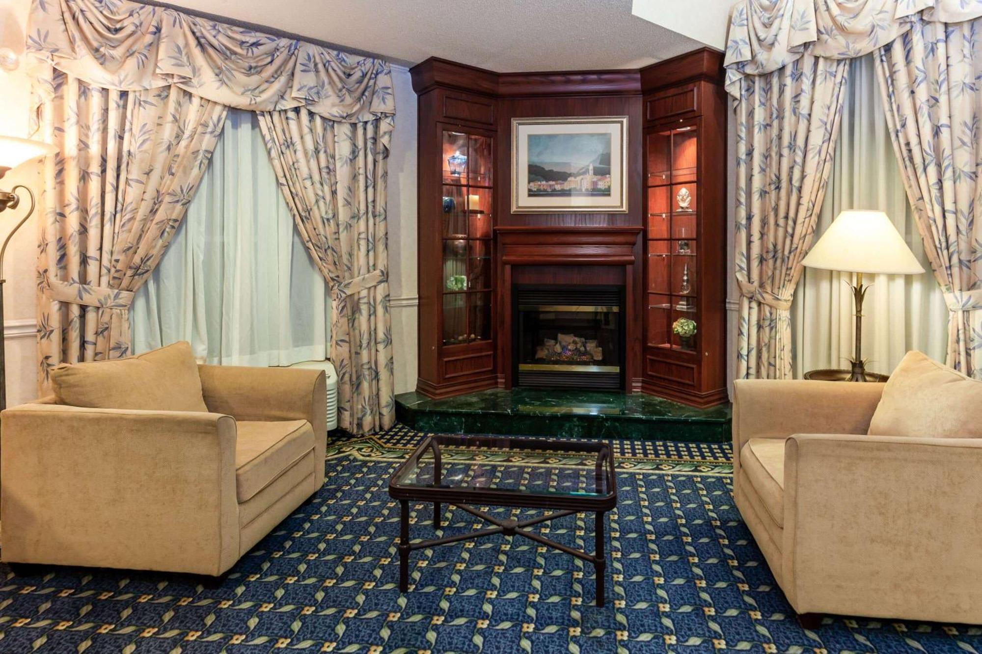 La Quinta By Wyndham Milwaukee Sw New Berlin Hotel Екстериор снимка