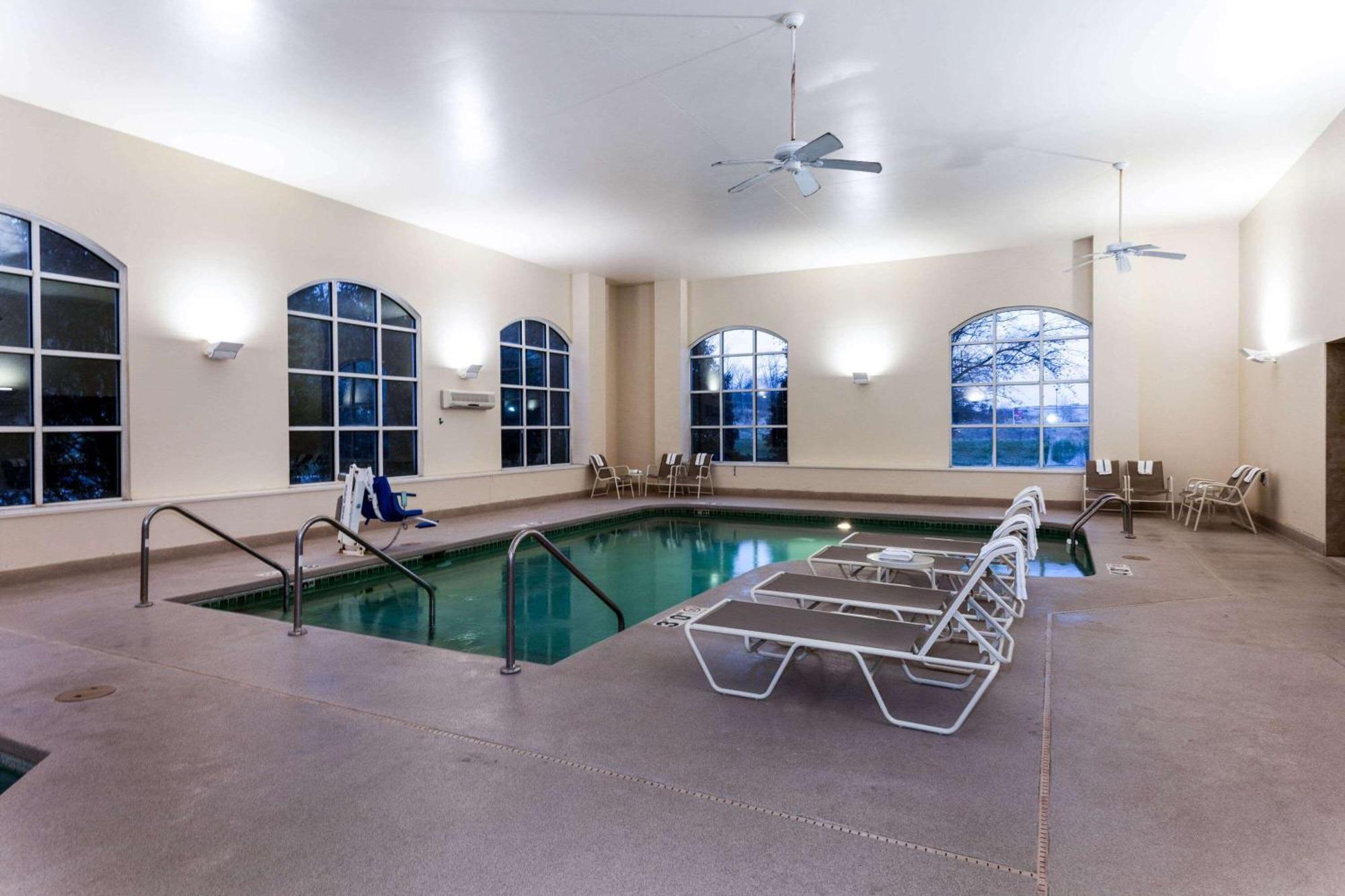 La Quinta By Wyndham Milwaukee Sw New Berlin Hotel Екстериор снимка